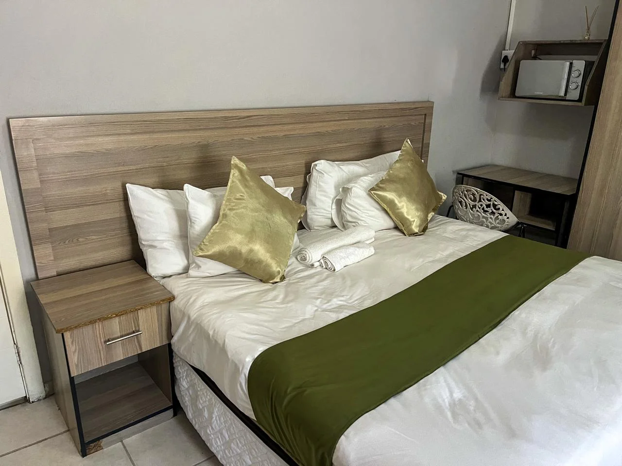 Enhle Bed and Breakfast