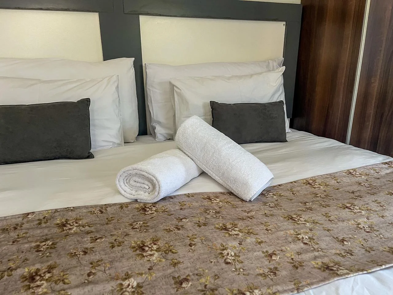 Enhle Bed and Breakfast