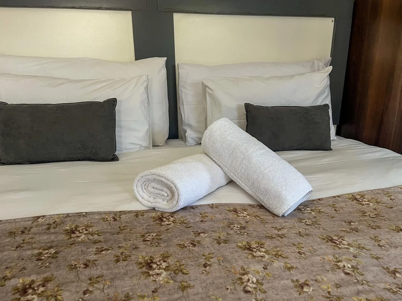 Enhle Bed and Breakfast