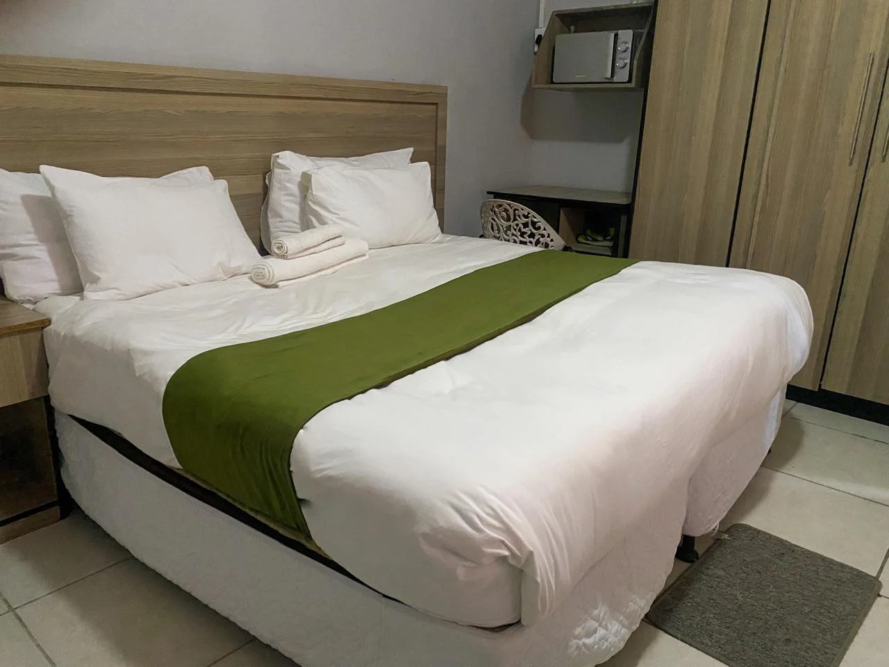Enhle Bed and Breakfast