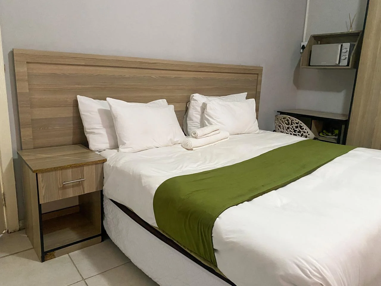 Enhle Bed and Breakfast